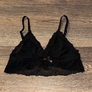 Laura Ashley’s Elegant Black Lace Bralette size S
